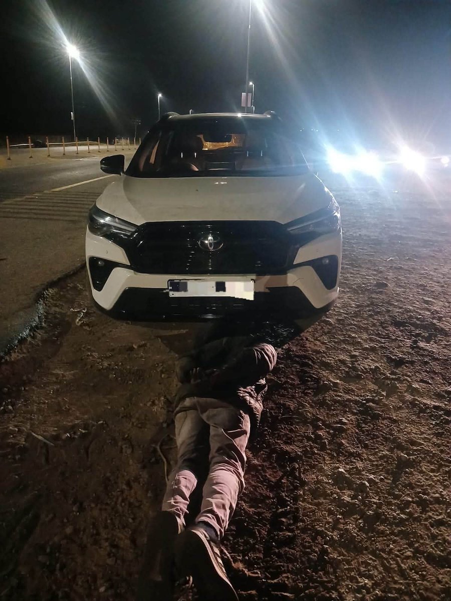 ZANewsFlash's tweet photo. NEWS: A 44 year-old Zimbabwean national has been arrested in Makhado in Limpopo while trying to smuggle a Toyota Cross he had allegedly stolen in Guateng - KZN Tonight Podcast 

📸 SAPS Limpopo https://t.co/ZVNS4Eh2Cd