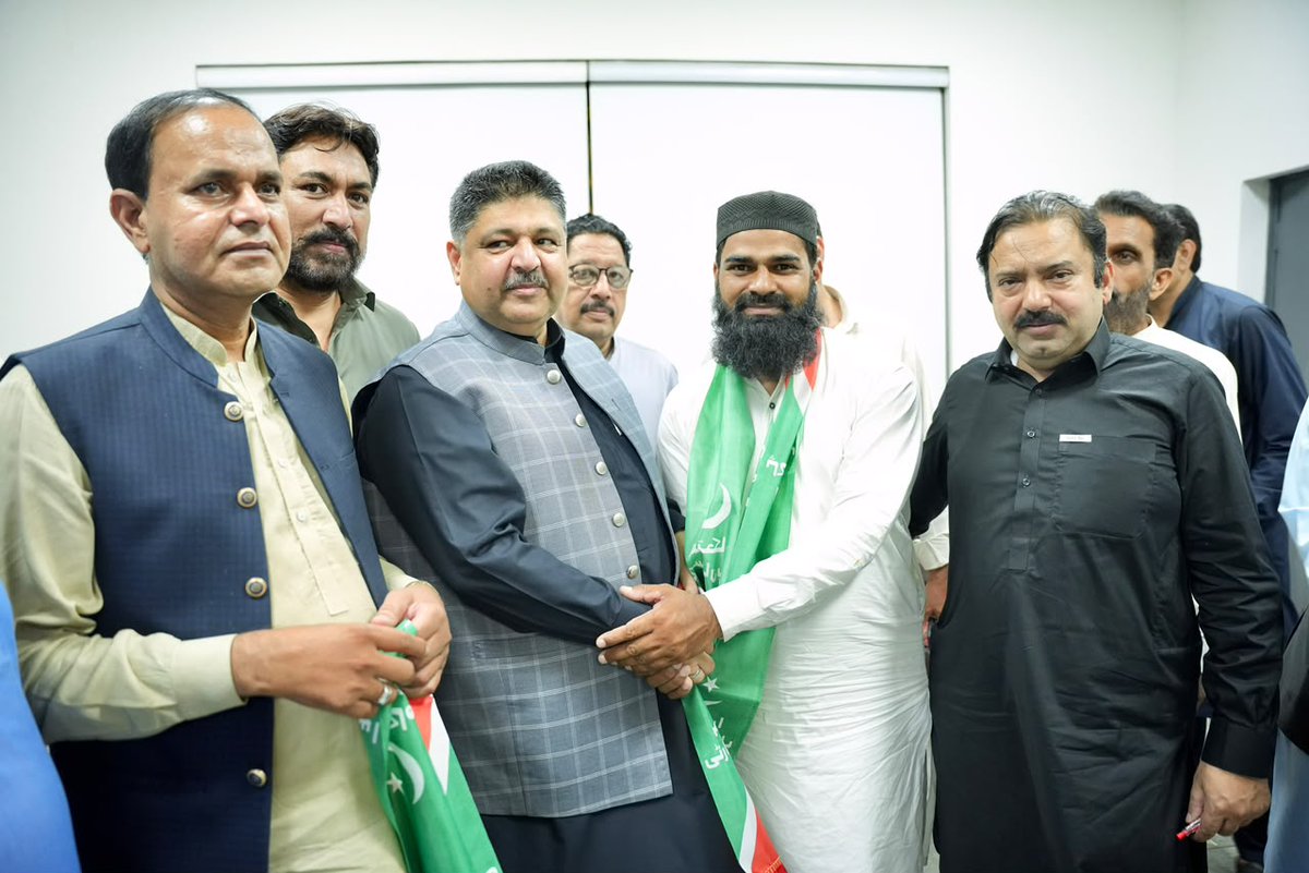 IPPPunjab's tweet photo. ممبر صوبائی اسمبلی و جنرل سیکرٹری آئی پی پی پنجاب محمد شعیب صدیقی سےغلام حیدر اور زاہد محمود ملاقات اور استحکام پاکستان پارٹی میں شمولیت کا اعلان، پارٹی رہنماؤں نے پارٹی پرچم پہنا کر شامل ہونے والوں کا خیر مقدم کیا۔2 /1
#Voteforeagle #AleemKhan #istehkamepakistanParty https://t.co/8nBnxRTdo8