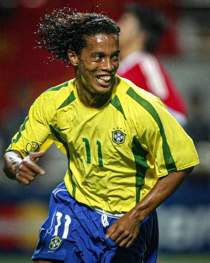 gustin1990's tweet photo. Todo dia postando um craque da bola  atemporal :

#Dia07

Ronaldo de Assis Moreira

Ronaldinho Gaúcho 
O Bruxo https://t.co/P1fFFeKrcf