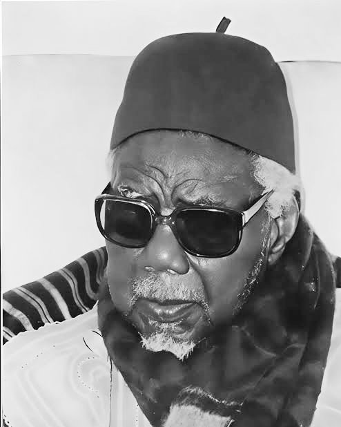 bymussaa's tweet photo. Le zikr constitue, à n'en pas douter, un puissant levier vivificateur du cœur. Sans ce baume salvateur, il serait tout à fait machinal.

Ô serviteur d'ALLAH, par cet entrainement spirituel, rendez le constamment vivant. https://t.co/bJYiCpIALX