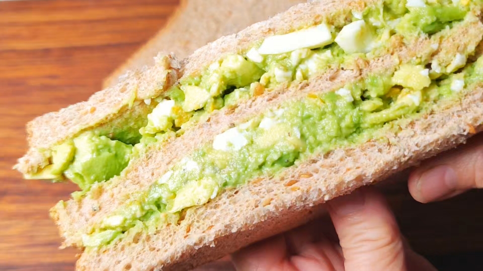 bzirsky's tweet photo. Just whipped up creamy avocado egg toast with a pinch of chili flakes for a quick satisfying breakfast https://t.co/XLN5e7JJX7