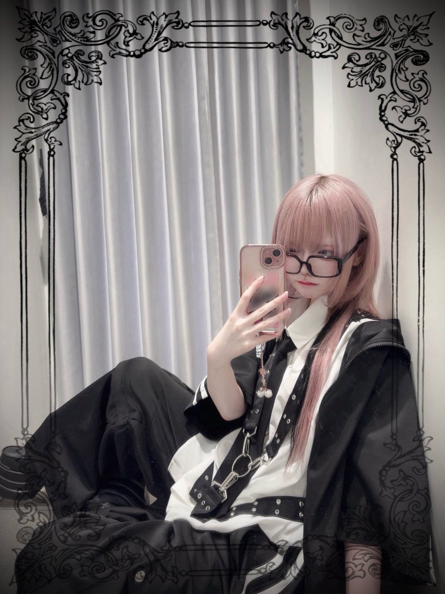acro_ikebukuro's tweet photo. REFLEMのシャツ×ジャージでスクールライクコーデ♥

メンズにもレディースにも合わせられる神アイテムです!!

@_REFLEM
 #reflem  #レフレム #地雷系 #サブカル https://t.co/1DAWSiEDPm
