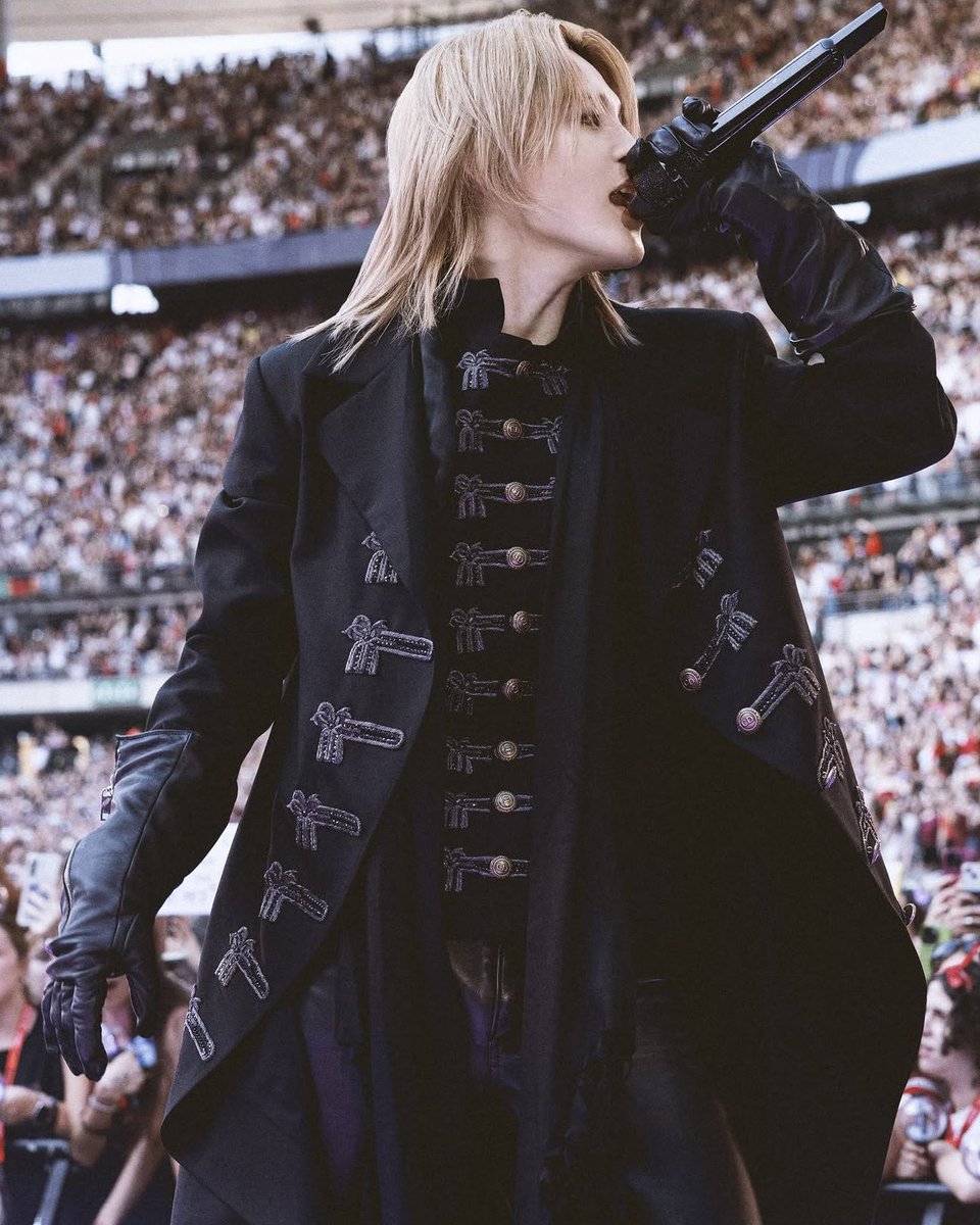 btsdaily77's tweet photo. Why does he look like a vampire prince straight out of a Hollywood blockbuster? 😭🧛 He’s unreal.

DIOR GLOBAL AMBASSADOR JIMIN
DIOR PRINCE JIMIN
#JIMINxDIOR https://t.co/thVjsanzGu