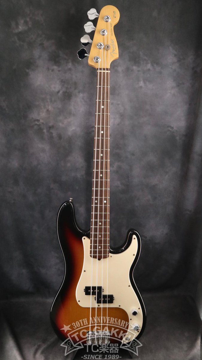 tcgakki02's tweet photo. Fender USA 2006 American Standard Precision Bass
Fender60周年モデル！ヘッドにはダイアモンドを模したラインストーンが埋め込まれています。
S-1スイッチ(シリパラ切替)が搭載されていたり、スペック的にも面白いアメスタです！
オダ
https://t.co/cxoQRBD9fb https://t.co/KBAFNRpt0y