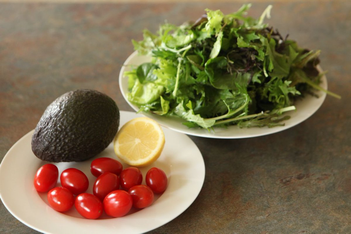 alesandr200111's tweet photo. Try our quick 10-minute turkey avocado salad—protein-packed, fiber-rich, perfect for post-work or busy days! No added sugar, just fresh goodness to fuel your weight loss journey. https://t.co/HnYsd2ABVo