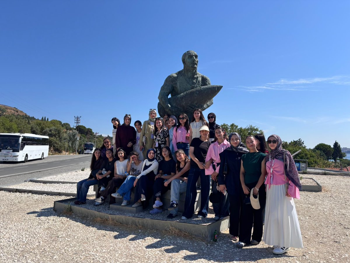 PatnosGM's tweet photo. 📍 Tarih, Kültür ve Medeniyet Kampları kapsamında gençlerimiz, Çanakkale’nin eşsiz tarihini yerinde keşfederek milli mücadele ruhunu yakından hissetme fırsatı buldu. 🇹🇷🌿

@oa_bak @gencliksporbak https://t.co/qFbWq3y8RV