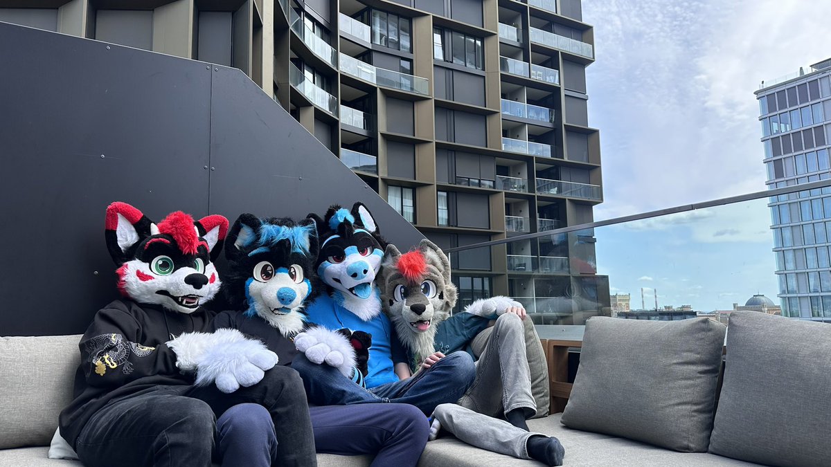 JustReathy's tweet photo. We at #Awoostria!

@RapidtheHusky @RubyDrolf @KrazyTheHusky https://t.co/sZTcev55XJ