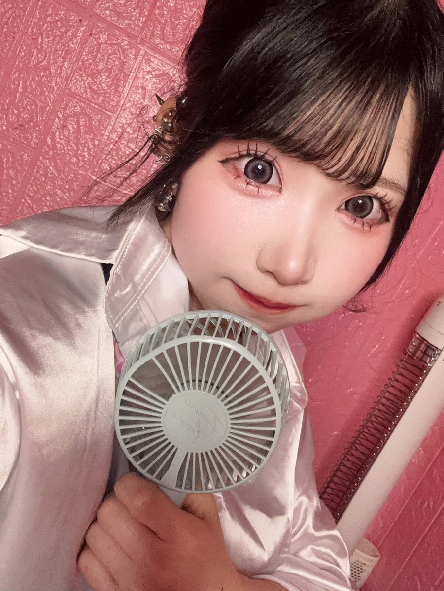 atom___yun's tweet photo. 今日は20~✊🏻💖
最近逆夏バテで食欲ありすぎて困ってます🥹🥹
前の彼シャツイベントの写真！！ https://t.co/BGA9Ko7ARJ