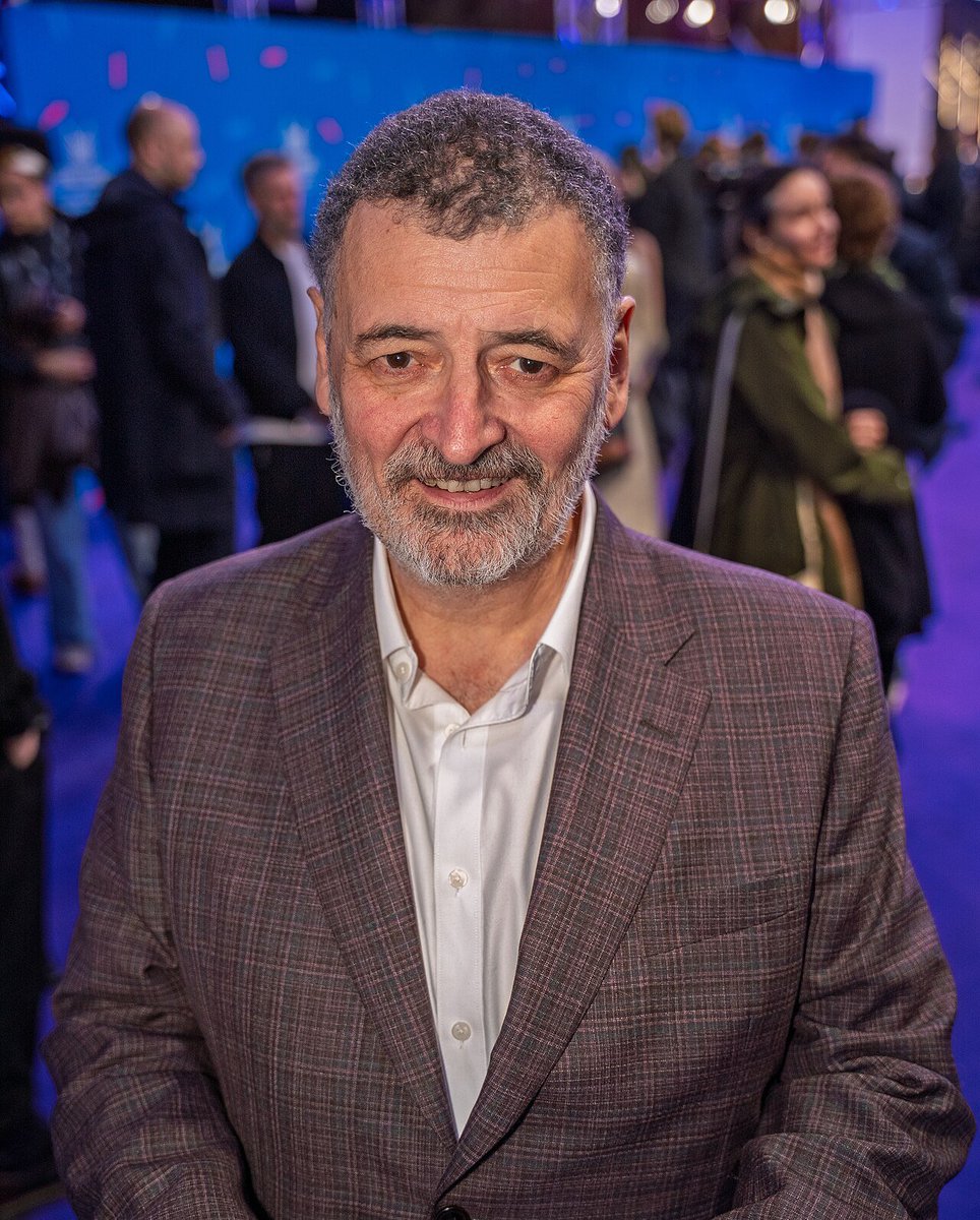 SZSfest's tweet photo. Molt d'ull, amics i amigues👁️📺

Steven Moffat, creador de ‘SHERLOCK’ i showrunner de ‘DOCTOR WHO’ i moltes altres sèries, és el primer gran convidat internacional de la tretzena edició del Serielizados que se celebrarà del 19 al 28 d'octubre a Barcelona! https://t.co/zBmSrfy8ij