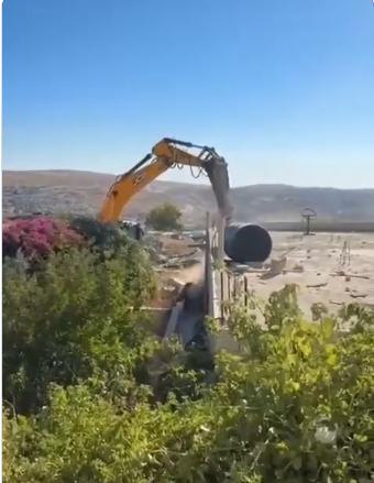 heavy_occ's tweet photo. 🚜Demolishing the home of Salama Wazwaz (family of 6) using a JCB excavator in Al-Ram, north of Jerusalem, July 21 2026.
🚜הריסת ביתה של סלאמה וזוז באמצעות באגר JCB, אל-ראם, 21 ביולי 2026
#AlRam #EastJerusalem #JCB #Jul2026 #heavy_destruction
📷@QudsNen https://t.co/QlMWzZwLx3
