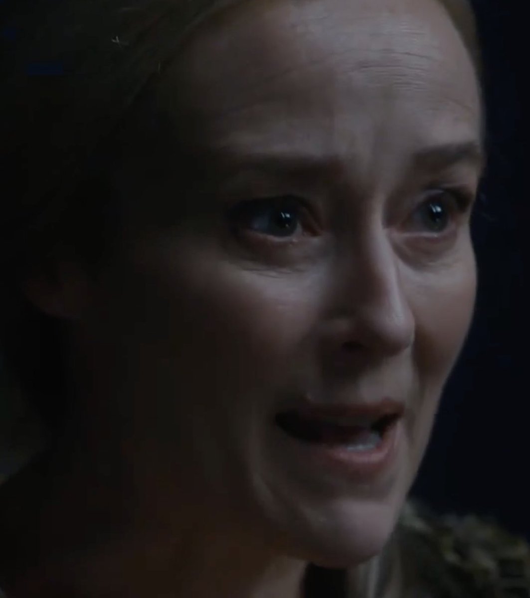 illyrianfields's tweet photo. I loved Gabriella's eyes switching between human and vampire, ending on her vampire eyes in the face of her human self. Because Lestat has fought to separate his mother from the vampire Gabriella, so that it's not his mother doing this to him--and he finally faces that it IS. https://t.co/3BIrGRGyJ7