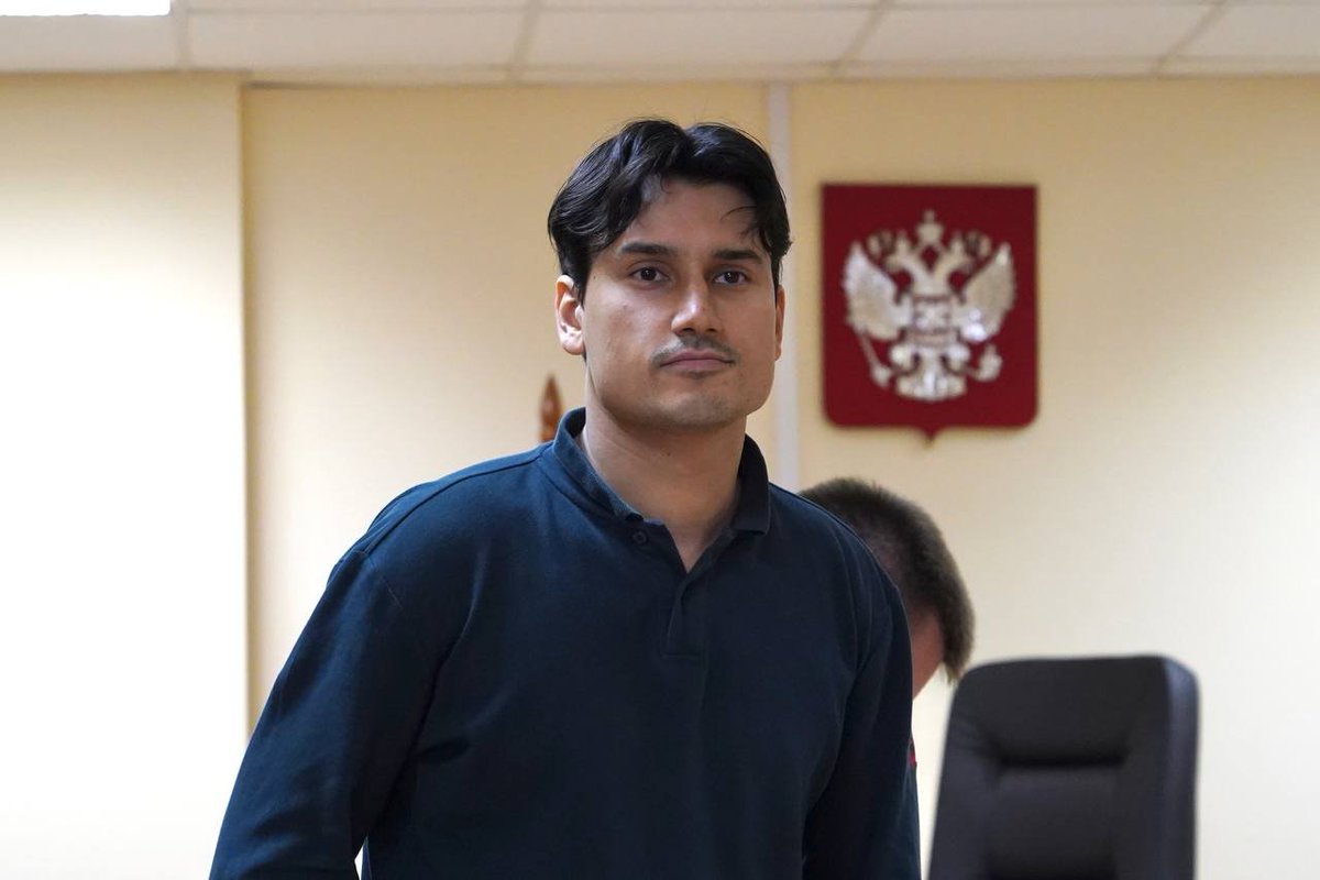 silupescu's tweet photo. In Russia sono già 21 i candidati di "opposizione" fatti sparire a vario titolo dalle liste elettorali.
Ma voi continuate pure a credere alle mezzeseghe putiniste che campano coi buoni pasto da Mosca e vi raccontano delle libere elezioni di Nonno &amp; Co. https://t.co/OR6L4wHM21