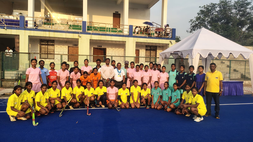 CRYINDIA's tweet photo. 🏑 Every dream begins with a single step.

For Alisha, it meant travelling from Kala Muchia village to the Ghunsuli Hockey Learning Centre, Khunti every day

Through Hockey for Herby CRY &amp; GRSE, she's now earned a place at the Centre of Excellence (CoE), Khunti among 200+ player https://t.co/8kkVHChU76