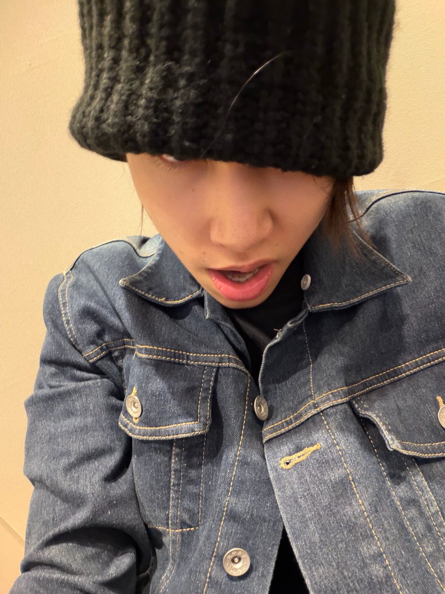 tentanglouis's tweet photo. 260721 🐘💌 19:48 KST

🐘 (📸)
🐘 (📸)
👤 Lagi ngapain
🐘 Lagi mikirin kamu

#LOUIS #루이 #LNGSHOT #롱샷 https://t.co/sjOulogKid