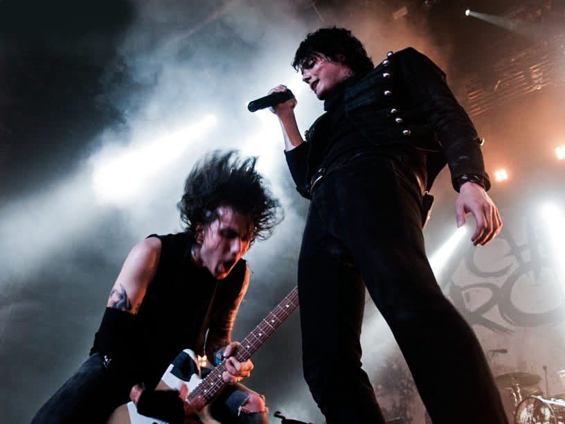 hourly frerard tweet media