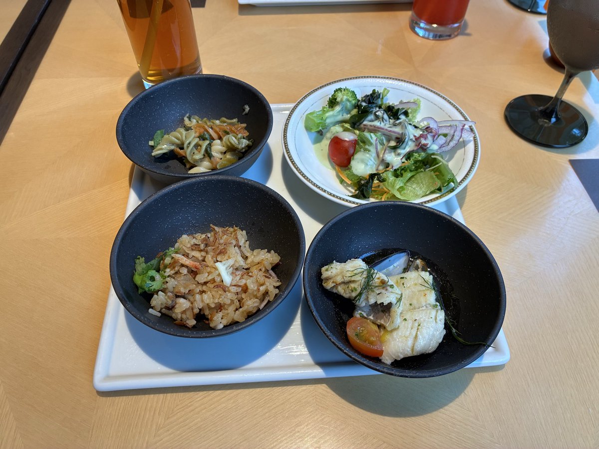 drms0326's tweet photo. 今日は嫁さんの1日早い誕生日祝いでBuffet &amp; Café SLOPE SIDE DINER ZAKUROにきました🍽️
おシャンティで料理も美味しかったです😄 https://t.co/ONjreSDhb0