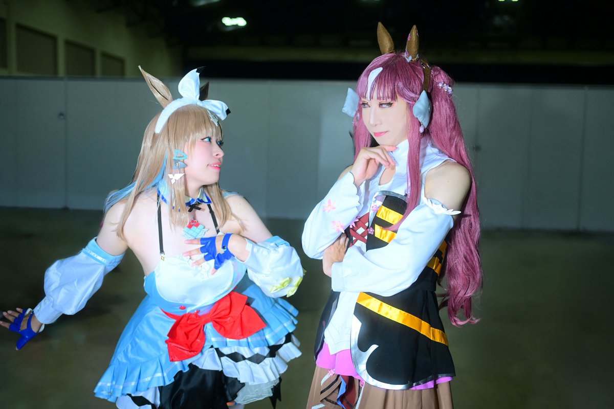 nakorurunoyoru's tweet photo. 【cosplay】
ウマ娘プリティーダービー

「……ええよ、アイさん。
　　勝負しましょ。」

ラッキーライラック：相田ナコ
アーモンドアイ　　：こんさん（@1020nerv）

撮影：うりゅうさん（@sakutaro3921）
#ガタケット184
#umamusumecosplay https://t.co/Q1LzEUqqgW