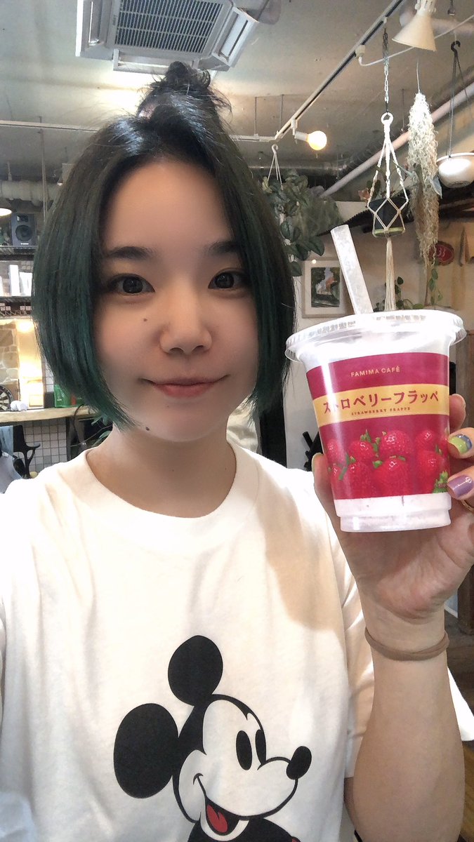 COSMODARTS2's tweet photo. 濱野パイセン優勝おめでとうございます🎉

お休み中の私は7ヶ月ぶりの美容院💇‍♀️

伸びに伸びて色も抜けてたのを
良い感じにしてもろた！

襟足刈り上げは涼しい！

これから夏真っ盛りなので
皆さん水分塩分補給しっかりして
ご自愛ください🍀

ファミマのフラッペおすすめ♡
 #吉祥寺 #美容院 #Vert https://t.co/MMqEEG1wak