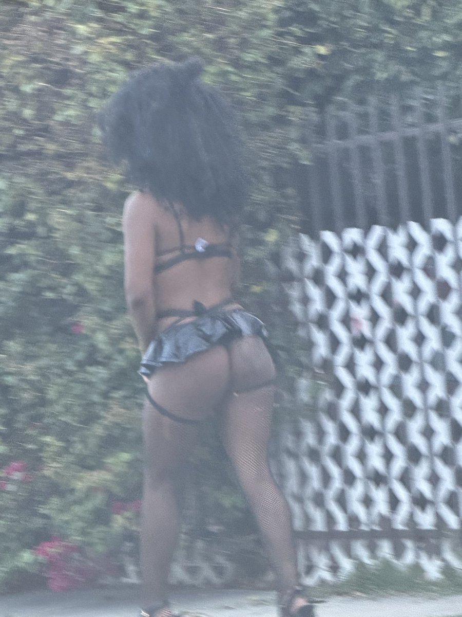 Mogger144's tweet photo. Women put themselves up for sale. Gorgeous but scary black female. 
#candid #candidflash #candidass #hooker #publicflash #creepshot https://t.co/9TLJKkhS2O