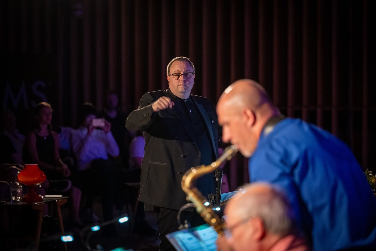 PragueProms's tweet photo. 🎷✨ Count Basie's Album | Prague Proms 2026 ✨
Ve čtvrtek 25. června 2026 se The Loop Jazz Club rozezněl v rytmu swingu. Koncert Count Basie's Album vzdal hold spolu s Chrisem Eganem jedné z největších osobností světového jazzu – legendárnímu Countu Basiemu 🎵
📸 Jan Urbánek https://t.co/1nFasLyKSf