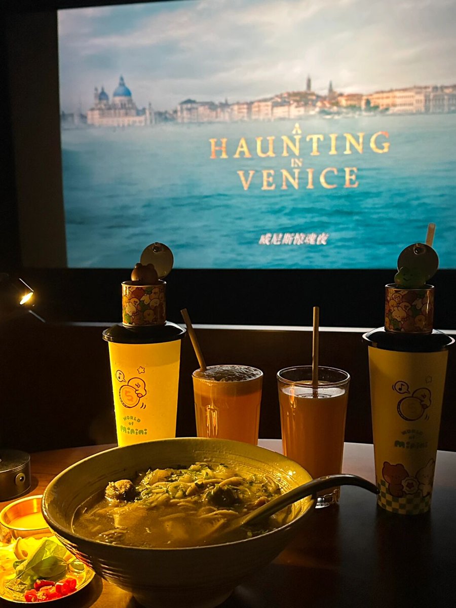 MelisaBeamugft's tweet photo. Just had takeout and we fought over the last dumpling… turnouts I gave in for a forehead kiss. Best 10 seconds of my day.， https://t.co/0VK7hyz8tY