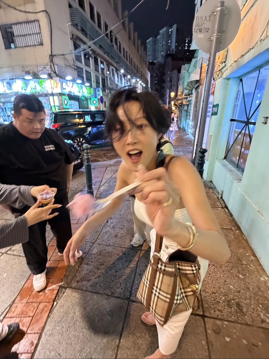 inyounng's tweet photo. so cute 🤏 https://t.co/pf4SSOEKaJ
