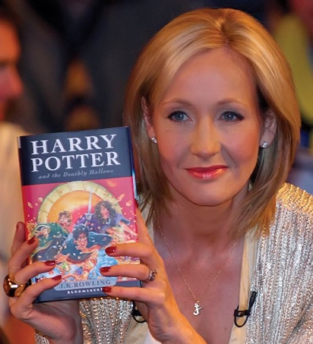 TheDailyHPotter's tweet photo. Nineteen years ago today, Harry Potter and the Deathly Hallows was published 📖 https://t.co/HuQ0TzGrWJ