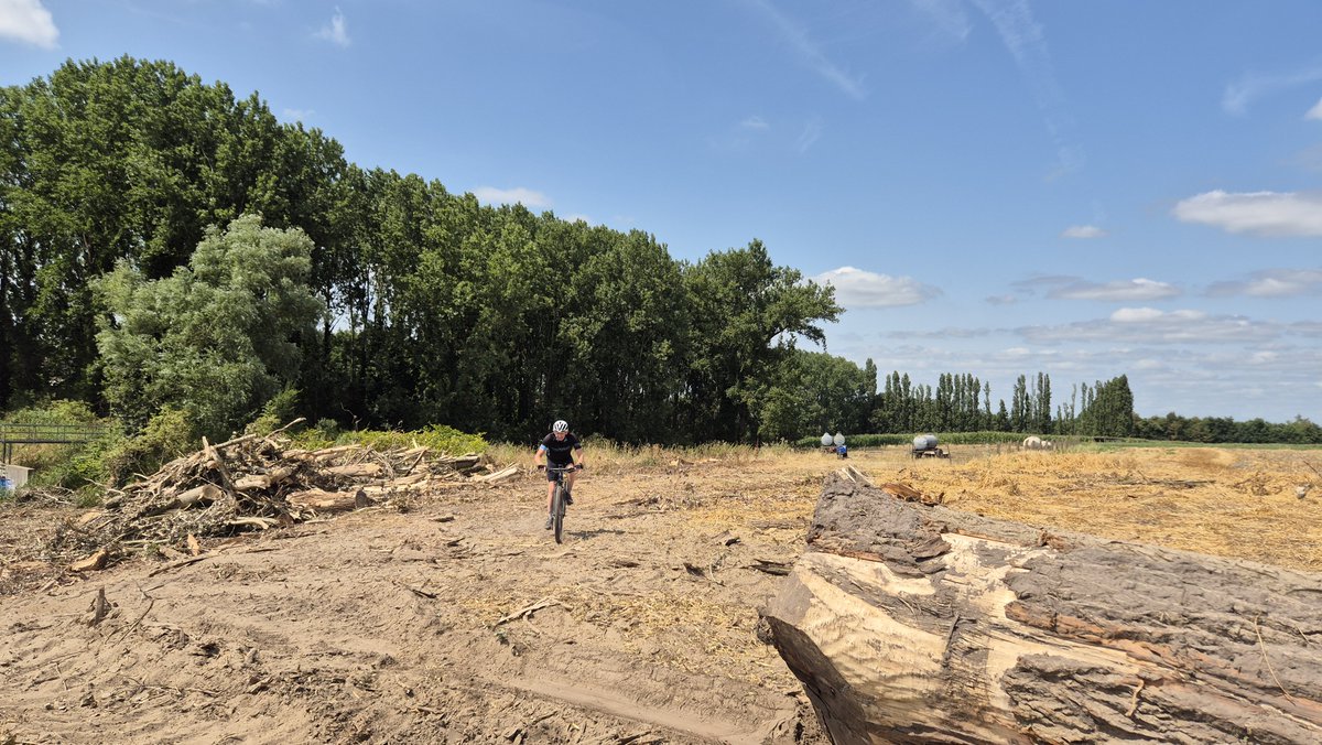 CarolineHoorde's tweet photo. #vrtweer Gavere  13u03 https://t.co/FQE9Rre1i2