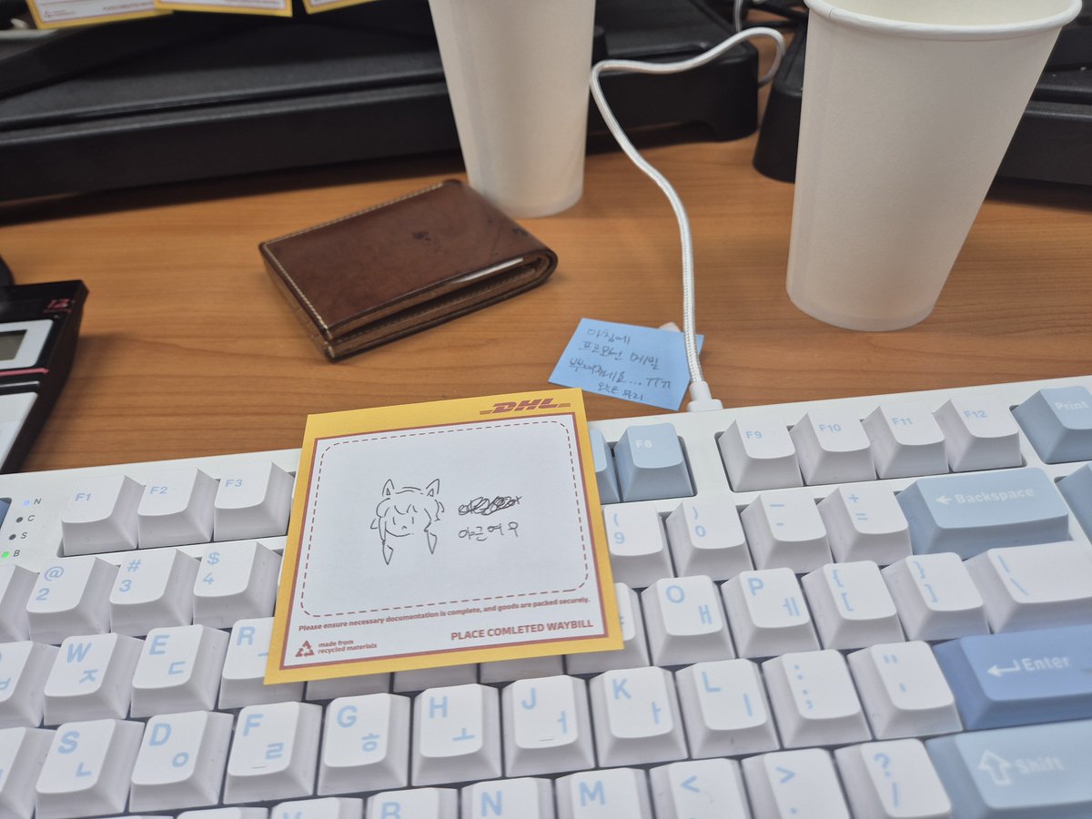 AearleMaltea's tweet photo. 야근여우 https://t.co/NzZieJJU8S
