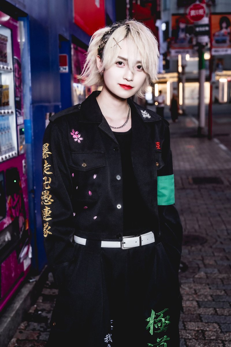 OWL_ANTHEM's tweet photo. ╋━━

       OWL//ANTHEM 𝓝𝓮𝔀 𝓥𝓲𝓼𝓾𝓪𝓵

💚緑色担当: 緑木かなん
(@kanan_ANTHEM )

「''覚悟は背中に、毒はこの腕に。''」

💛𝓟𝓻𝓸𝓭𝓾𝓬𝓮𝓻: 風岡拓海
(@kazaoka__san )

「''俺が後ろにいる限り 誰も負けねえよ''」

               RP + ♡＝合計750
           達成で全体アー写公開🦉

                                                       ━━━╋