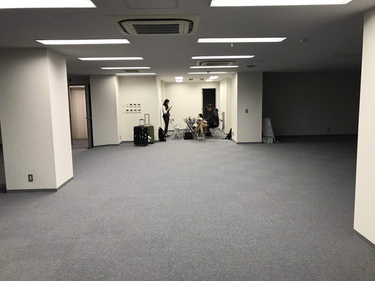 cz_binance's tweet photo. Straight to "the office" at night. https://t.co/SKIWdCbWug