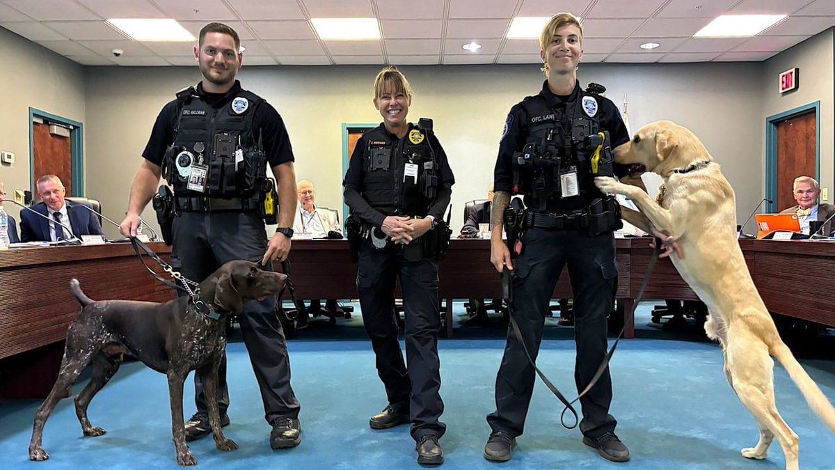 ppak9org's tweet photo. Meet K9 Zip &amp; K9 Yellow of the Melbourne Airport Authority Police Department, FL — the airport's first-ever K9 teams! 🐾 Support new K9 units: https://t.co/YPmXJqgIJv #PPAK9 #K9 #K9Unit https://t.co/u6AOYc08vA