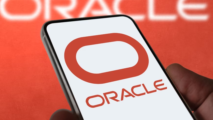 iconicbillionar's tweet photo. Oracle is one notch above junk after S&P downgrade as AI data-centre spending burns through cash
#Oracle #ArtificialIntelligence #AI #CloudComputing #DataCenters #OracleCloud #SPGlobal #CreditRating #EnterpriseTechnology #TechNews #BusinessNews #Finance #CloudInfrastructure https://t.co/vxwY5yh3bD