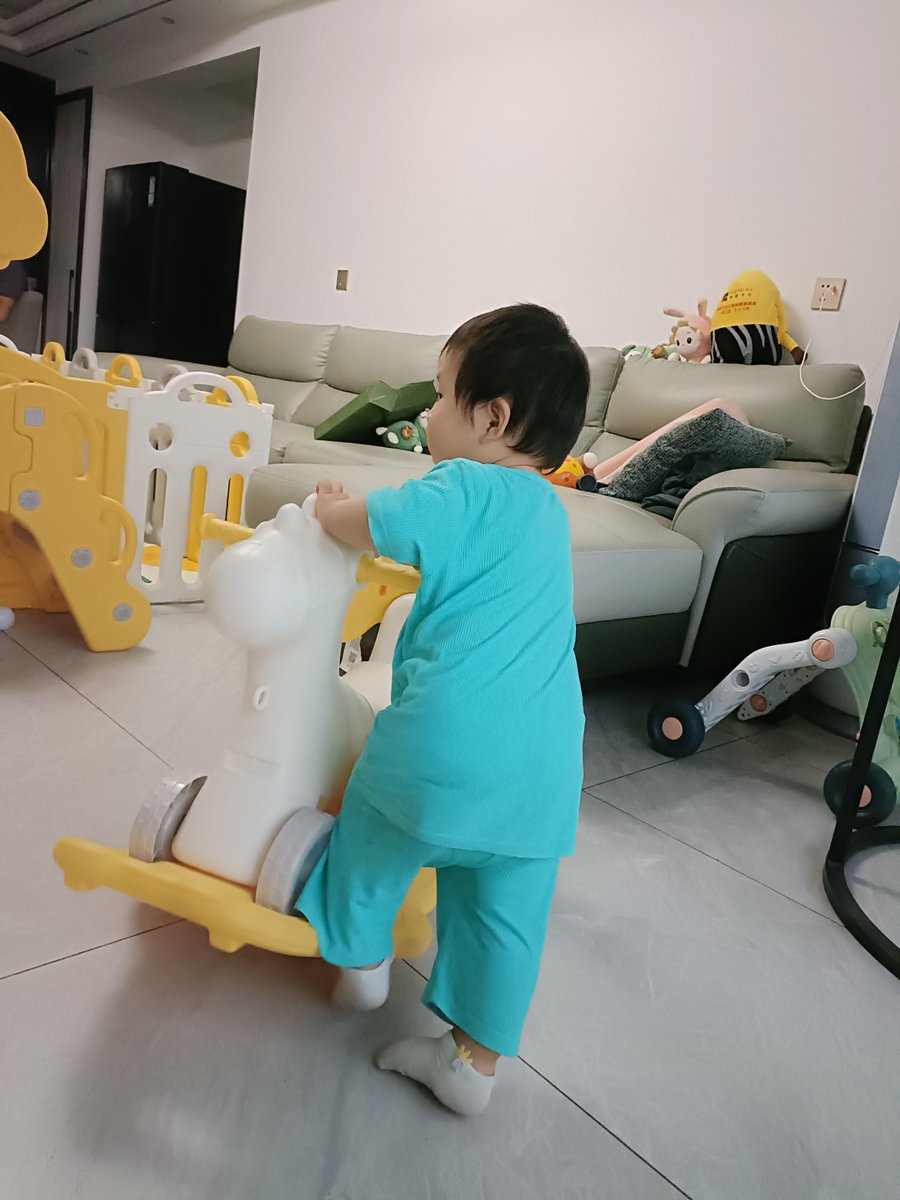 iseo_for's tweet photo. [Today’s win: building a blanket fort with my mini-me! Laughter + messy hair + zero plans = perfect Saturday.  #ParentingWin #MomLife #DadLife]， https://t.co/OGL9bJZDXB