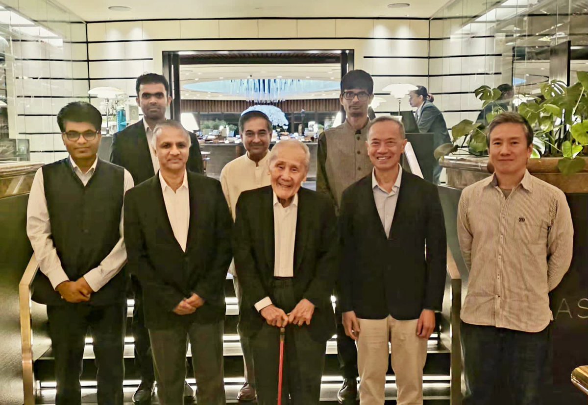 nalanda_univ's tweet photo. Professor Sachin Chaturvedi, Vice Chancellor of Nalanda University, held a meeting in Singapore with Mr. George Yeo, former Foreign Minister of Singapore, Professor Wang Gungwu, Professor Tansen Sen, and Mr. Lien We King. 

The discussions focused on strengthening Nalanda University's engagement with Singapore through long-term academic partnerships and initiatives that build on the shared civilisational links between India and Southeast Asia. The meeting explored avenues for advancing the University's vision as a leading international centre of learning and dialogue.

@Sachin_Chat | @MEAIndia | @HCI_Singapore