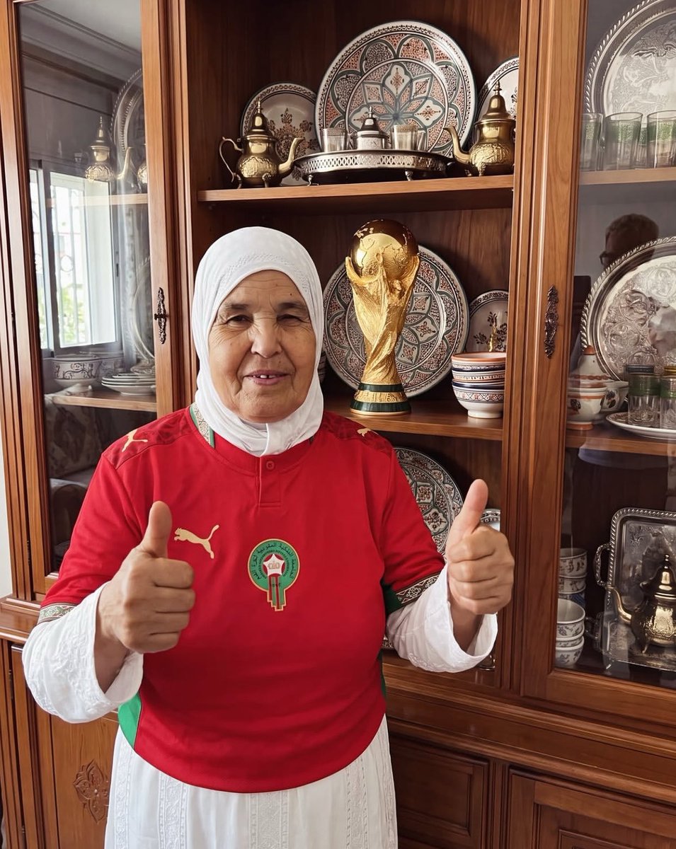 UsmanNaseh's tweet photo. World cup trophy 🏆 under granny's protection 🤗💪💪💪 https://t.co/TtAiLwfpD8