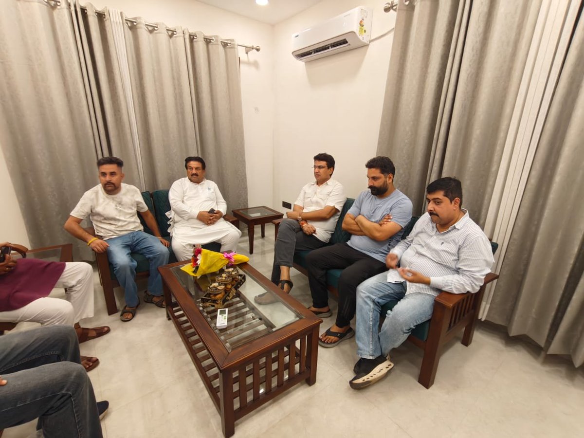 Ch_AnilKumarINC's tweet photo. कल ऊना जिले में आयोजित होने वाले छात्रों की गूंज कार्यक्रम की तैयारियों को लेकर जिला कांग्रेस कमेटी के अध्यक्ष, यूथ कांग्रेस के राज्य पदाधिकारी और साथियों के साथ चर्चा करते हुए।

मोदी सरकार चाहे कुछ भी कर ले, कितना भी जोर लगा ले- हम देश के करोड़ों छात्रों के लिए लड़ते रहेंगे। https://t.co/C7jZhigvek