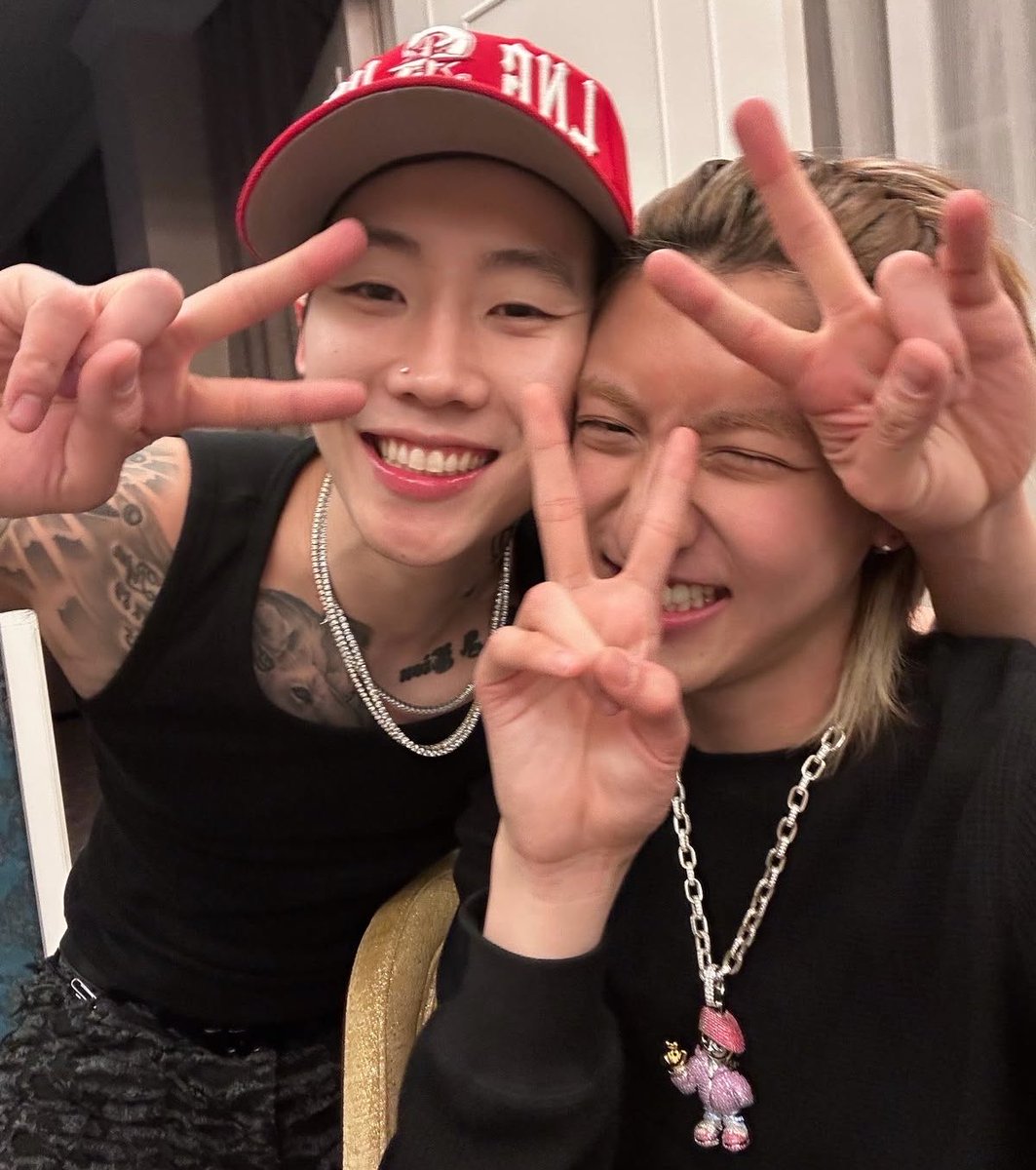 mokyolv's tweet photo. this pic makes me emotional. https://t.co/hpaPLzOrPG