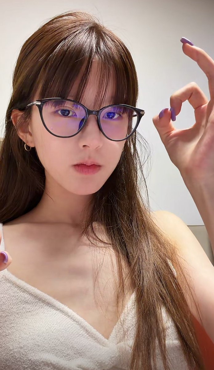 Z_mm_Ztwett's tweet photo. I trust quality over quantity. Rather than making lots of dramas a year and having consecutive flops, she'd better make one great drama a year🫶🏻 

#ZhaoLusi https://t.co/WkjAUVNz10