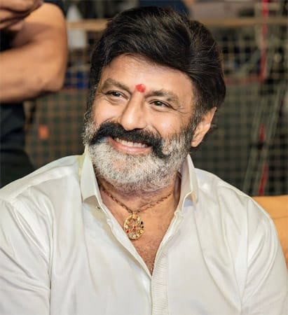 TangiralaSowmy1's tweet photo. కాకినాడ పోర్టులో జరుగుతున్న షూటింగ్‌లో గాయపడిన మన హిందూపురం ఎమ్మెల్యే, నటసింహం నందమూరి బాలకృష్ణ గారు త్వరగా కోలుకోవాలని ఆ భగవంతుడిని మనస్ఫూర్తిగా ప్రార్థిస్తున్నాను. ఆయనలోని 'అన్‌స్టాపబుల్' ధైర్యం, ఆత్మవిశ్వాసమే ఆయనను త్వరలోనే సంపూర్ణ ఆరోగ్యంతో మన ముందుకు తీసుకొస్తాయి. Get Well Soon, బాలయ్య బాబు..!

#Balayya 
#NandamuriBalakrishna