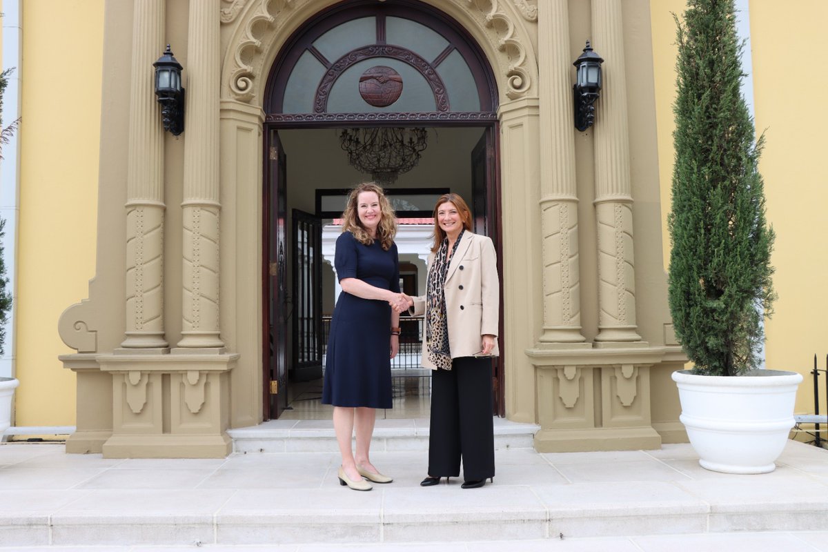 CRcancilleria's tweet photo. La Viceministra de Asuntos Multilaterales, Adriana Bolaños, recibió a Directora General de la Organización Internacional para las Migraciones (OIM), Amy Pope. 

📎Todos los detalles de la reunión aquí: https://t.co/BC4bjUFn4S https://t.co/GNW7Zevfxa