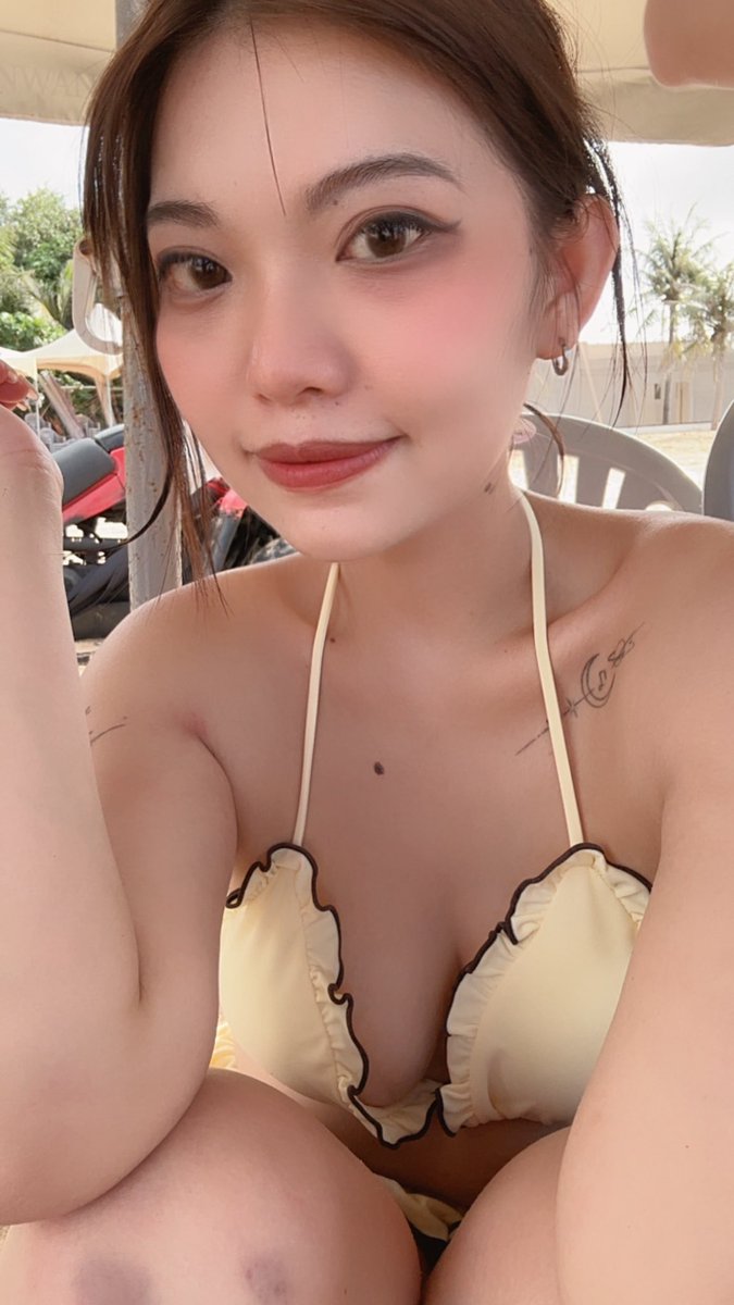 Alice301201's tweet photo. 去墾丁曬成黑炭 https://t.co/10JEAqUsG7