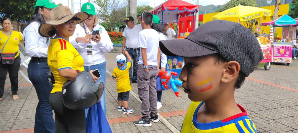 ICBFColombia's tweet photo. #BienestarCasanare | En Yopal, junto a niñas, niños y adolescentes del Centro de Apoyo a la Inclusión – Atención Itinerante, participamos en el desfile del #20DeJulioALasCalles, promoviendo la participación, el respeto por la diversidad y la inclusión. https://t.co/LDwAJxBe9i