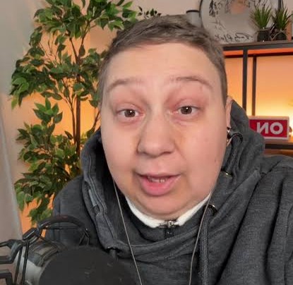 twitchspion's tweet photo. Die Managerin von TimGioh "Marnon" verkauft einen Kurs "Die 10 Stufen zum Erfolg" auf ihrer Website "CHEFETAGE" für 4999€: