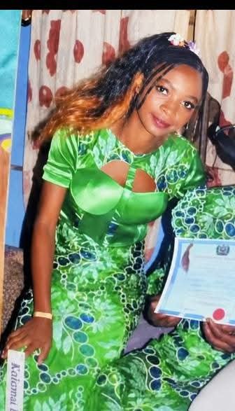 kenkenlewu's tweet photo. The lady in the green dress is the SAME person you’re seeing in the other slides. 💔

Her name is Omowunmi, and she’s only 25 years old.

She got pregnant, and a few months into her pregnancy, a large dark mark suddenly appeared on her back.

At first, everyone thought it was just pregnancy-induced eczema, so it wasn't taken too seriously.

But instead of disappearing, it kept getting WORSE.

Even after she gave birth, her condition continued to deteriorate until she had to be rushed back to the hospital for proper medical attention.

After several tests, Omowunmi was diagnosed with LUPUS — an autoimmune disease in which the immune system mistakenly attacks the body's own tissues.

Sadly, tragedy struck again. 💔

Omowunmi lost her baby at just 1 month and 10 days old.

According to her account, the baby's death was linked to complications associated with lupus.

May the little baby's soul rest in peace. 🕊️

Unfortunately, lupus currently has no cure, but with proper treatment and medical management, its symptoms and complications can often be controlled.

The disease can affect different parts of the body, including the skin, joints, kidneys, heart, lungs and other organs.

“What do women bring to the table?”

Yeah, one is THIS! Because of pregnancy!