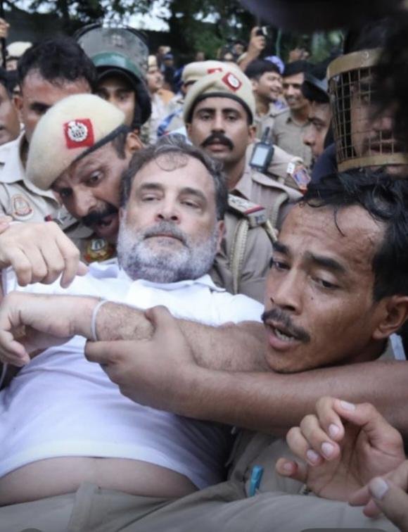 TheBengAliBaba's tweet photo. I stand with peaceful protester in India.I deamnd resignation of Modi &amp; education minister. 
Love from Bangladesh. https://t.co/KeGjZbpKxg