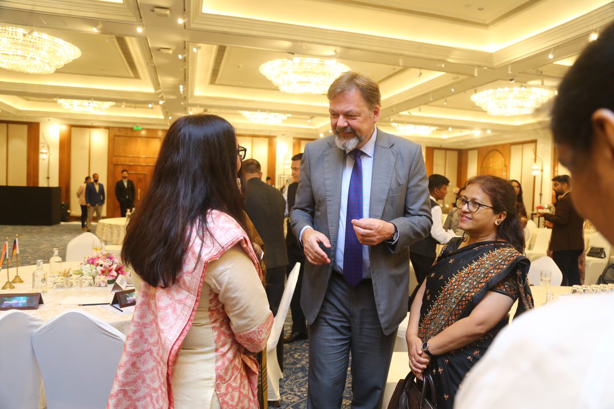 AmbWieck's tweet photo. When I first met the smart WISER scholarship awardees four years ago, we had one German applicant for 10 scholarships. This time, almost 150 women applied for the same 10 positions. Amazing growth, and amazing work by @INDOGSTC , bringing 🇮🇳&amp;🇩🇪 together in science. https://t.co/4XH5pUpSD2