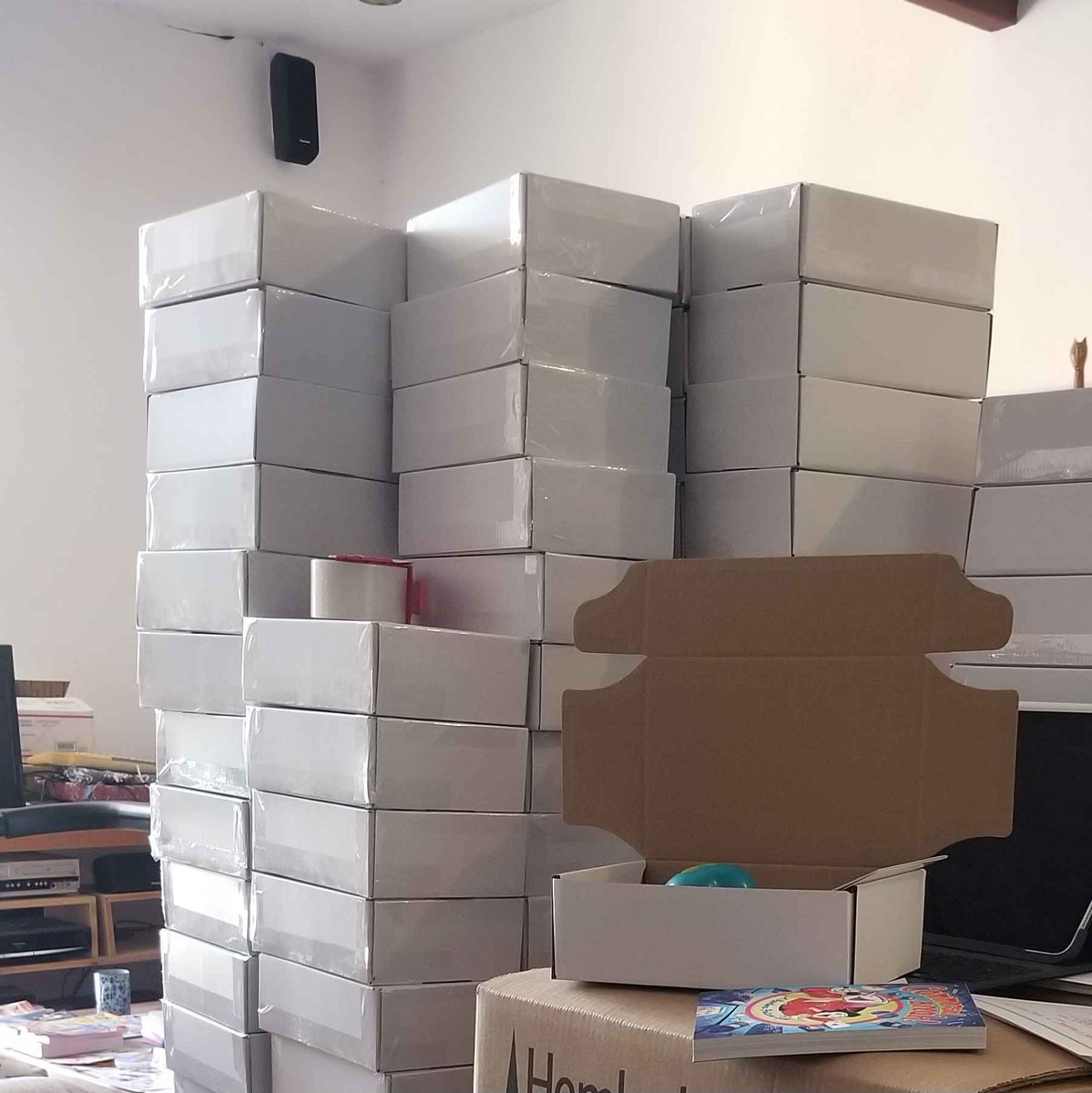 SpamtennaZine's tweet photo. 💌  SHIPPING UPDATE 📺

Our crew is currently hard at work packing items for our dear audience! We are about one third of the way done, but we ask for your patience as there are still more to be packed.

We'll make an announcement once all items have been shipped! https://t.co/p2FS9Mugwn