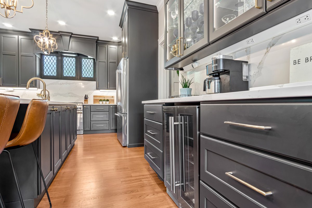 thompsonprice's tweet photo. Already have a contractor you trust? We supply the materials—and help you save.
#HomeRenovation #SaveWithUs #KitchenAndBath #DreamHome #HomeImprovement #renovation #remodeling #remodel #kitchensdoneright #design #homesweethome #kitcheninspo #kitchendesign #interiordesign https://t.co/jlTDn3Snf0
