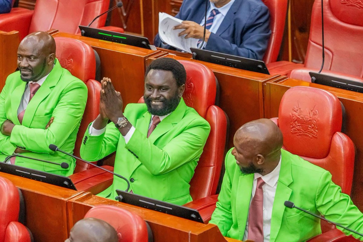 GetembeTV's tweet photo. Ol Kalou celebrations reach the Senate 😃😂

Rigathi Gachagua-allied senators turned heads after appearing in the Senate wearing neon green suits—the signature colours associated with the DCP.

#SenateKE #RigathiGachagua #DCP #KenyaPolitics #OlKalou #getembedigital https://t.co/g3C2A9zBgk